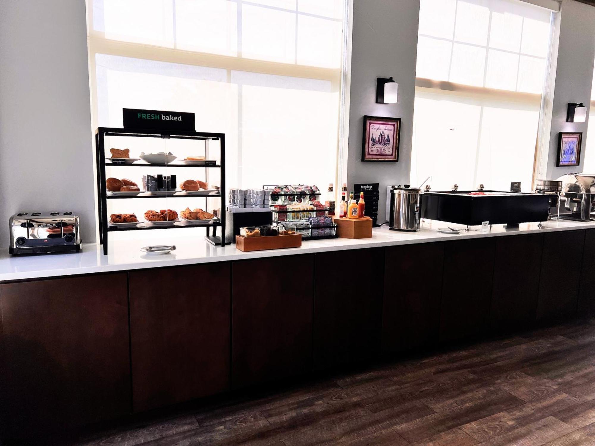 Holiday Inn Hotel & Suites Madison West - Middleton By Ihg Bagian luar foto