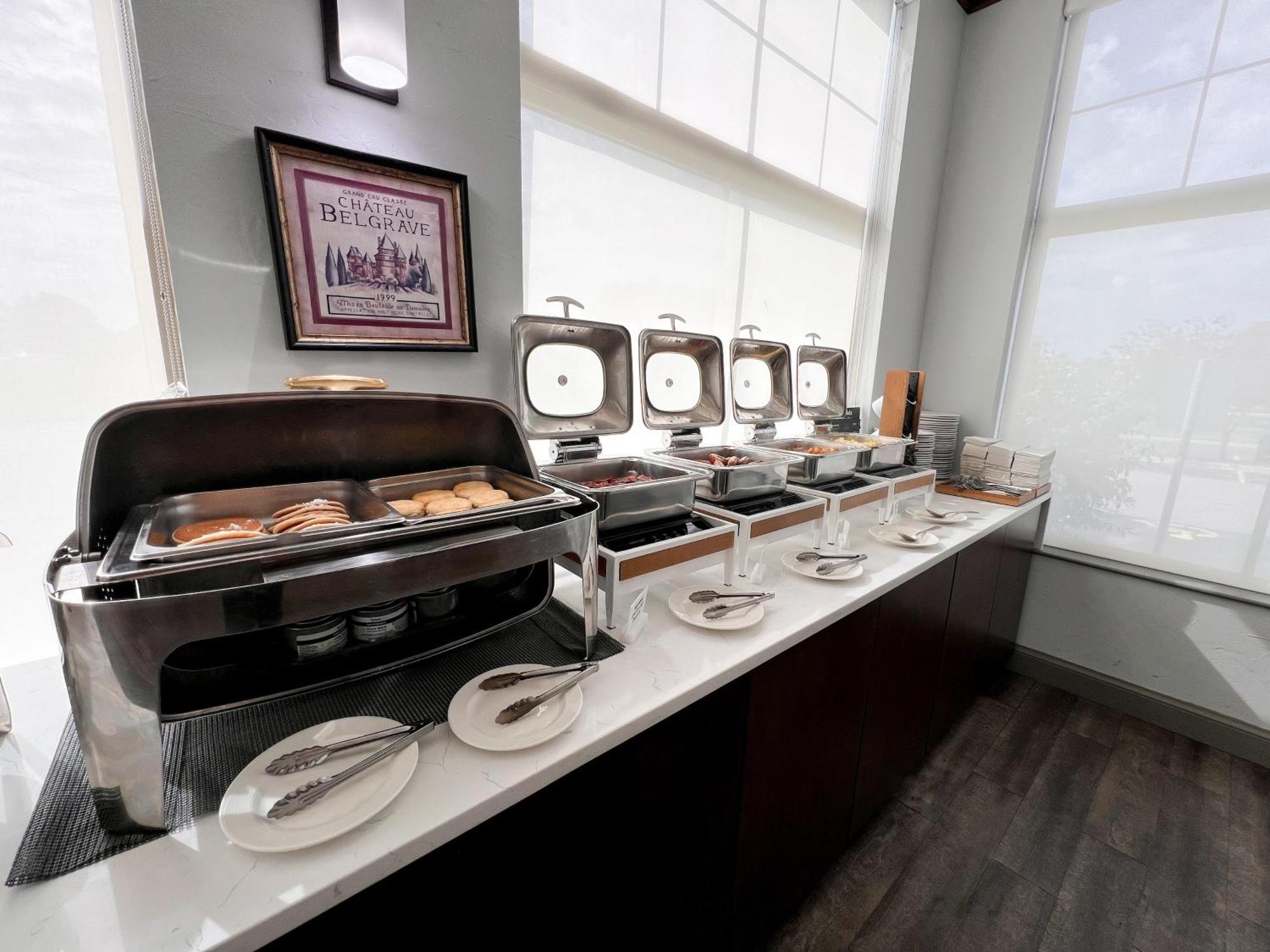 Holiday Inn Hotel & Suites Madison West - Middleton By Ihg Bagian luar foto