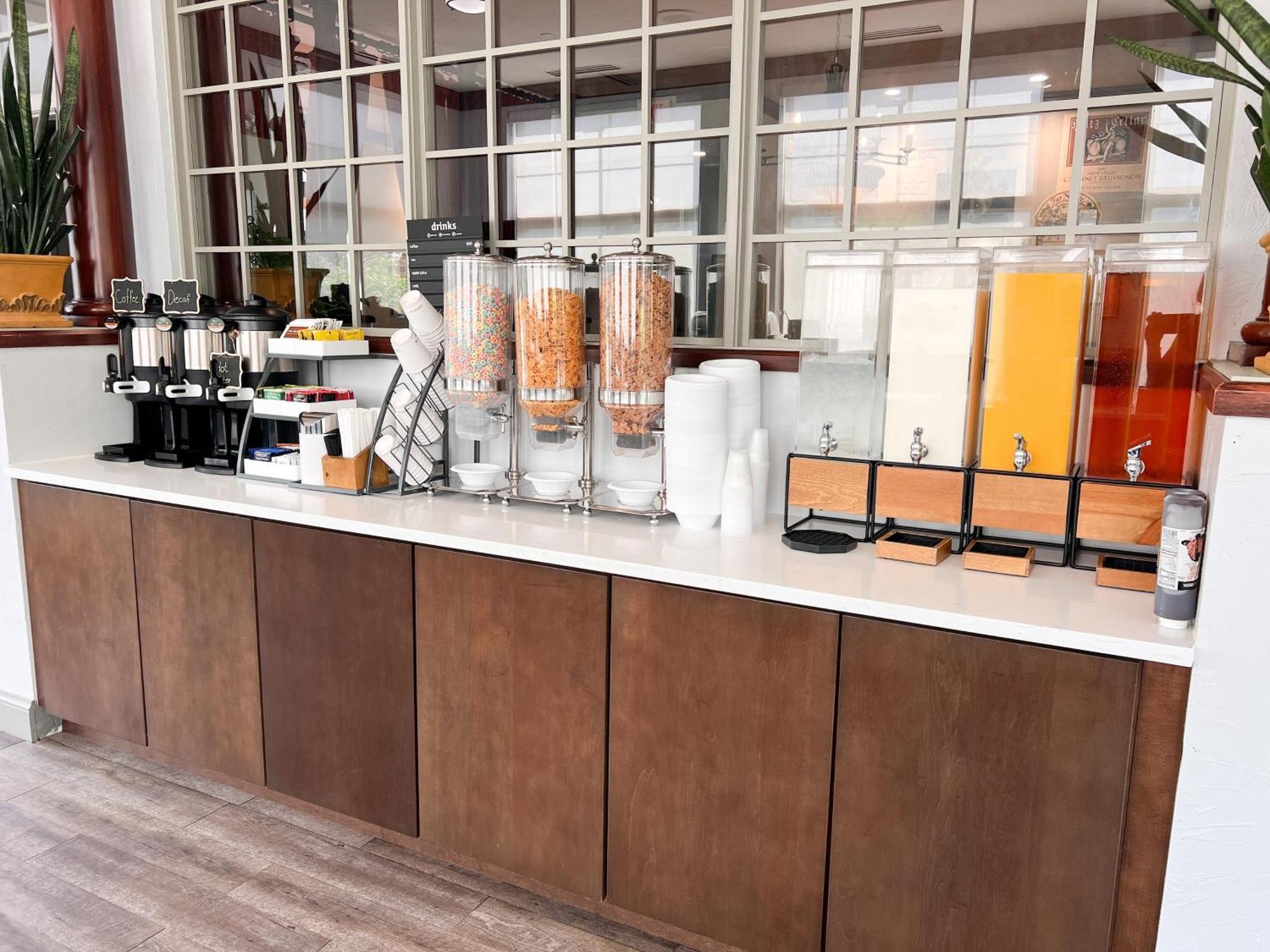 Holiday Inn Hotel & Suites Madison West - Middleton By Ihg Bagian luar foto
