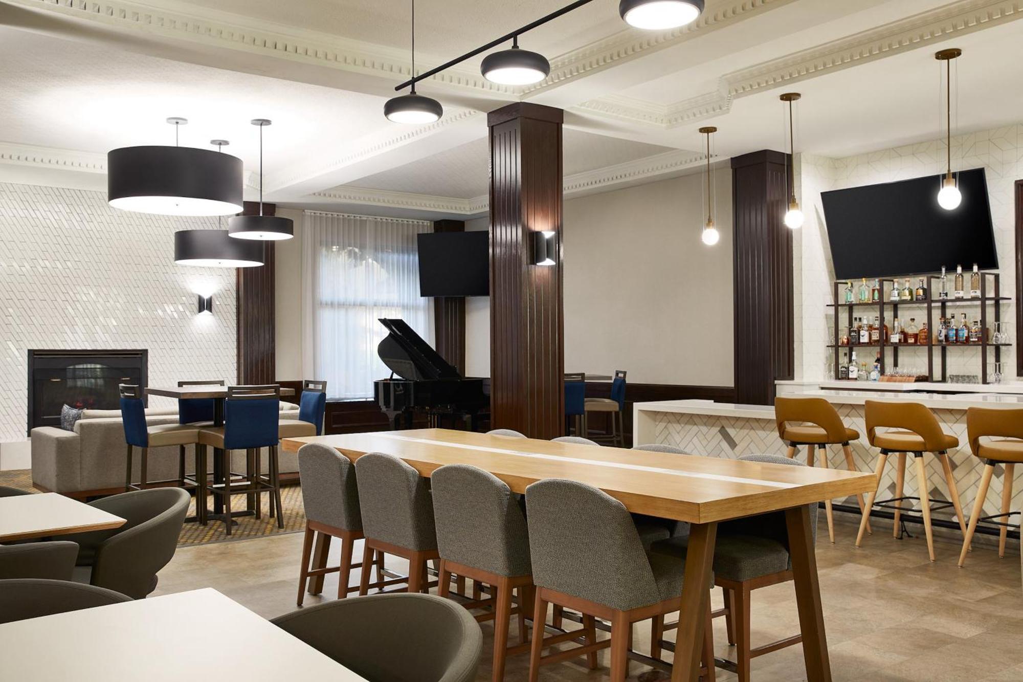 Holiday Inn Hotel & Suites Madison West - Middleton By Ihg Bagian luar foto